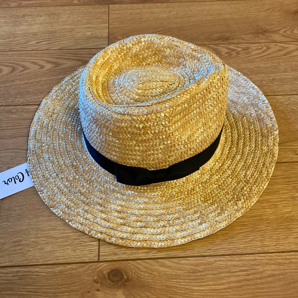 Lack of color straw hat